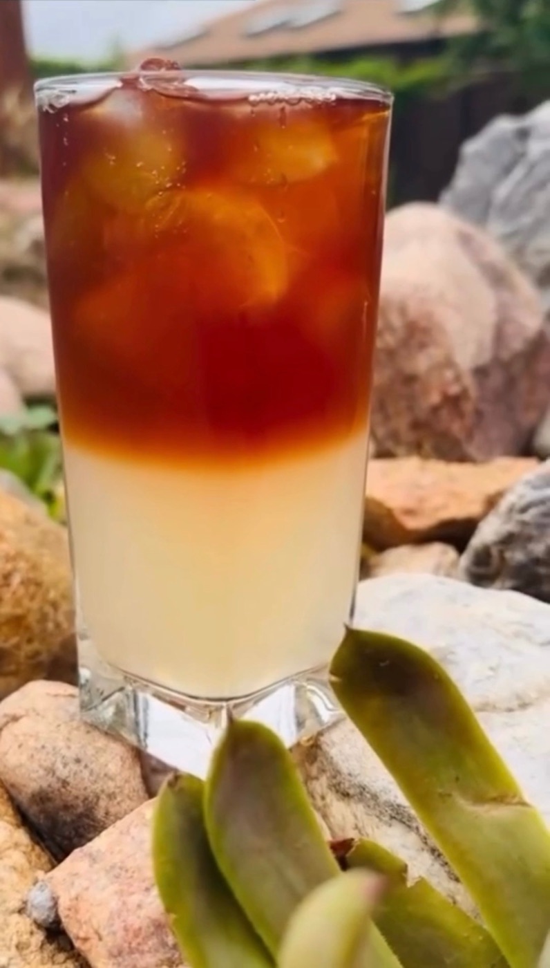 Honey bush tea lemonade outdoors on the rocks